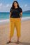 Immagine di PLUS SIZE MUSTARD CAPRI WITH  BUTTONS